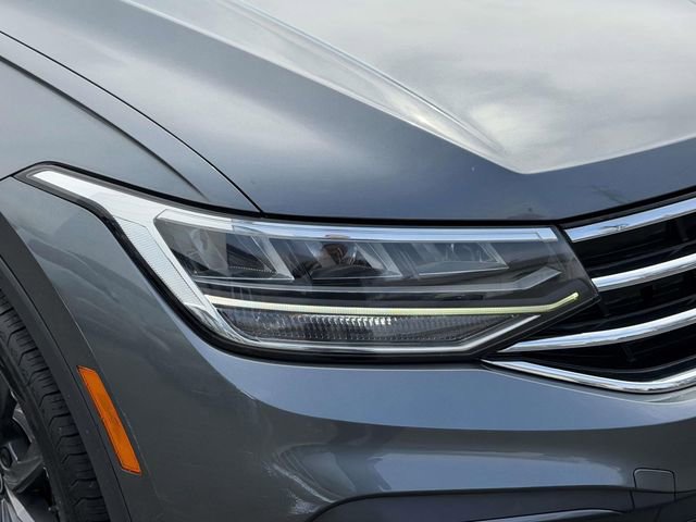 Used 2022 Volkswagen Tiguan SE w/ Panoramic Sunroof Package AWD/4WD image 7