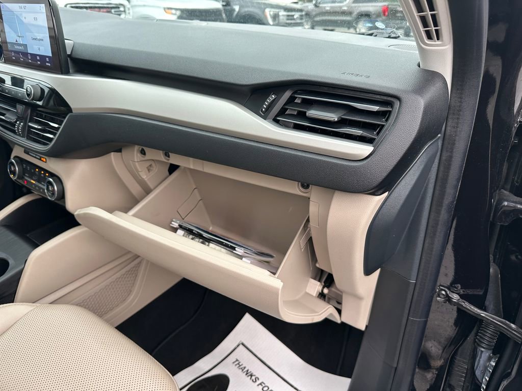 Used 2021 Ford Escape SEL w/ Technology Package image 36