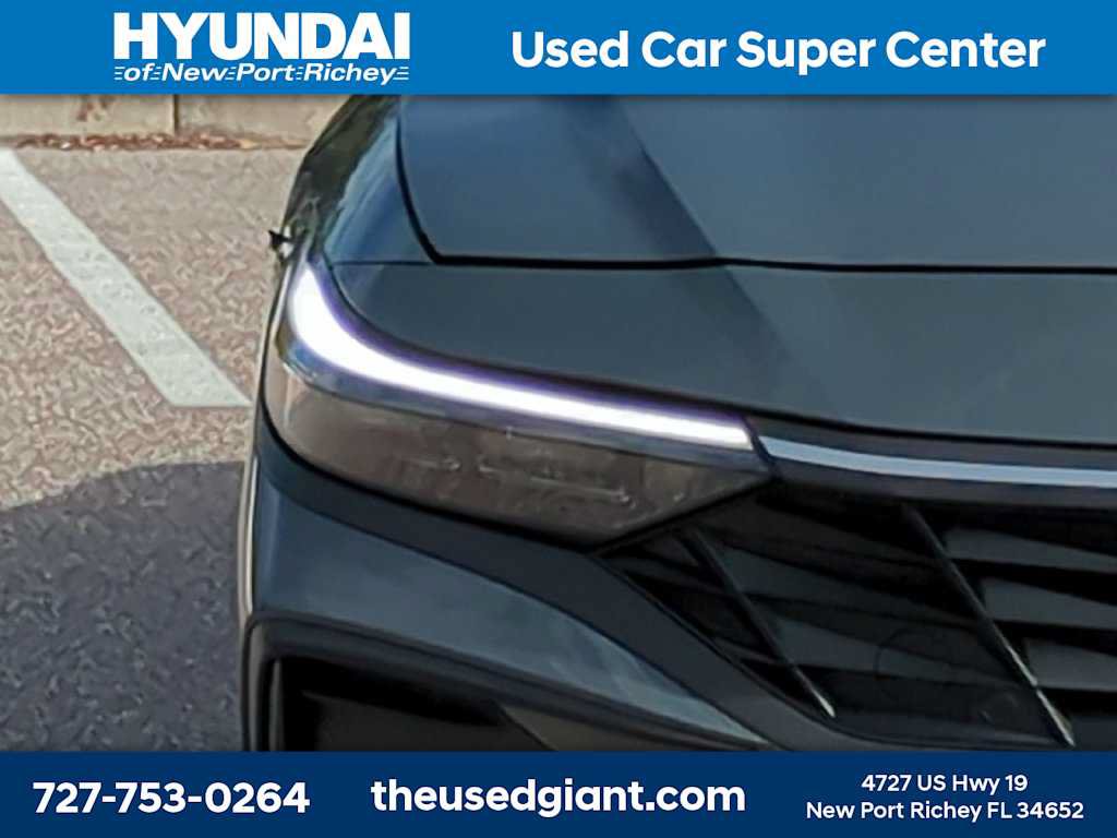 Certified 2025 Hyundai Elantra SE FWD image 9