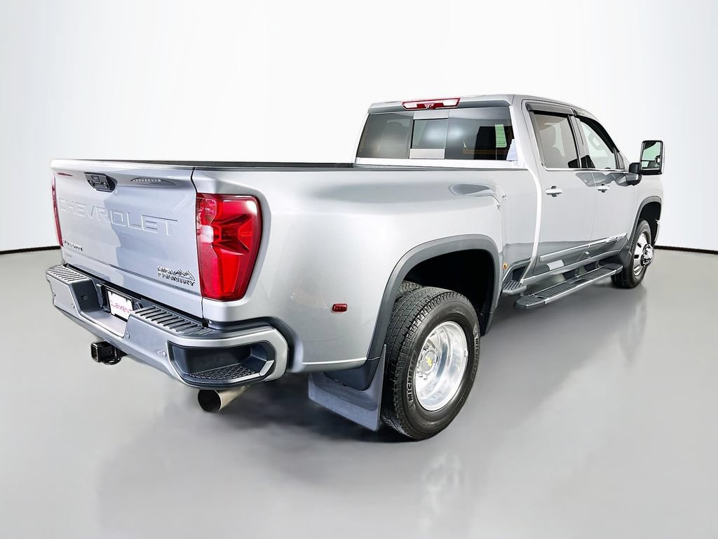Used 2025 Chevrolet Silverado 3500 High Country w/ High Country Premium Package AWD/4WD image 5