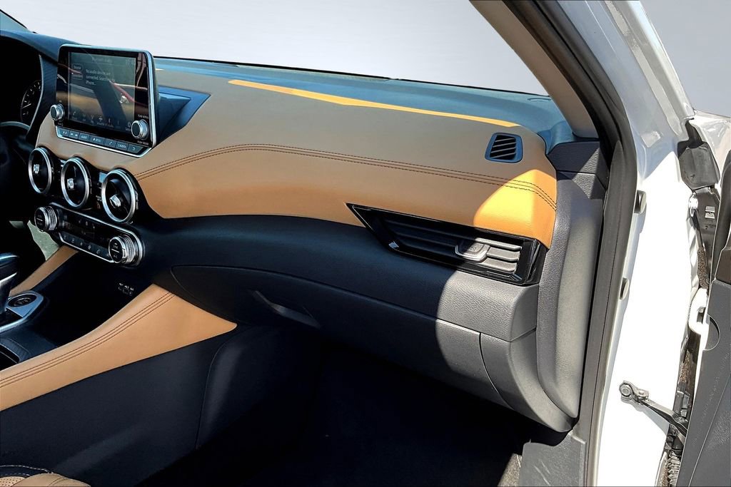 Used 2023 Nissan Sentra SV w/ SV Premium Package image 17