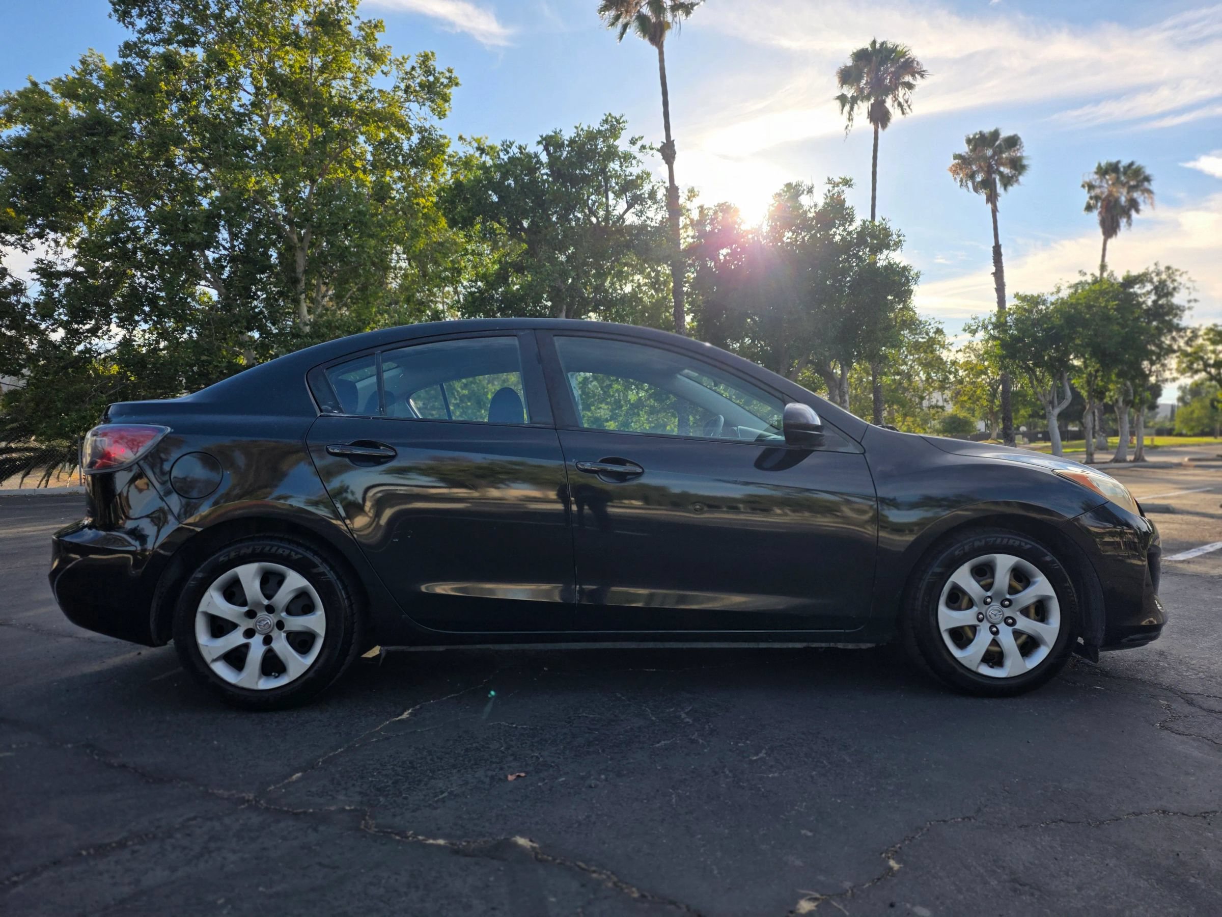 Used 2013 MAZDA MAZDA3 i Sport FWD image 3