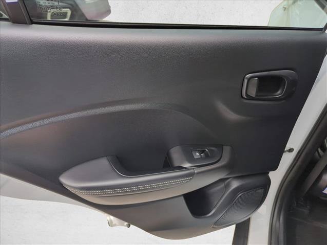Used 2023 Hyundai Venue Limited FWD image 11