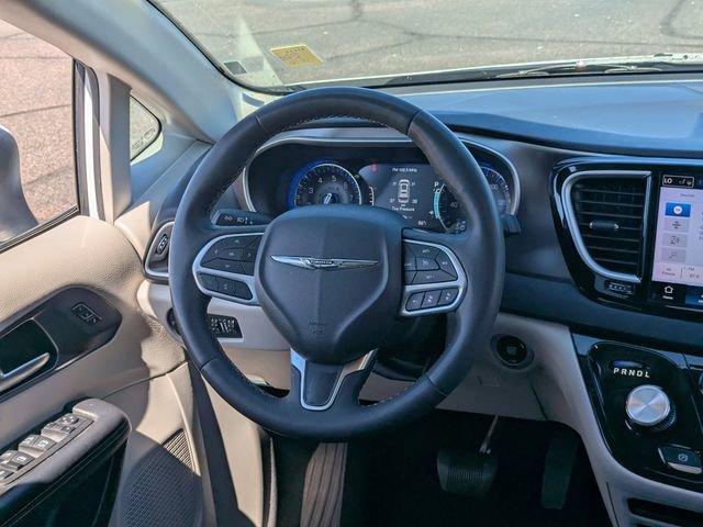 Used 2023 Chrysler Pacifica Touring-L FWD image 15