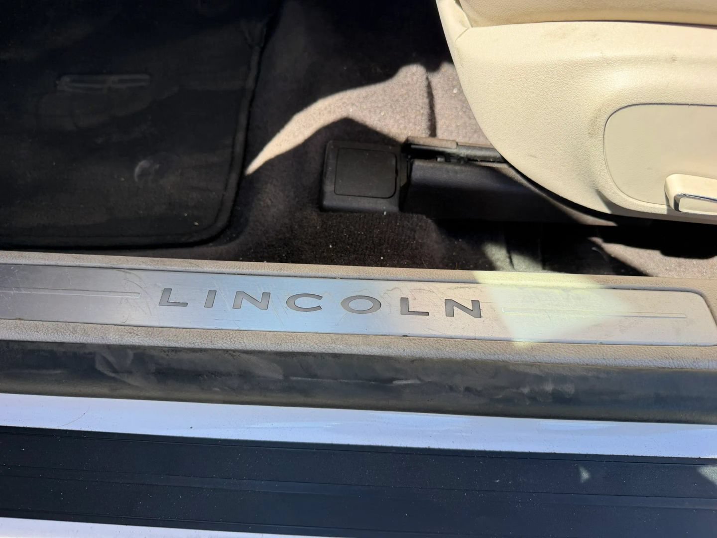 Used 2017 Lincoln MKZ Reserve w/ Climate Package FWD image 11