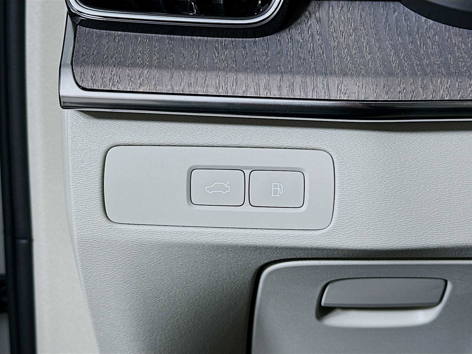 New 2026 Volvo XC90 T8 Ultra w/ Protection Package Premier image 10