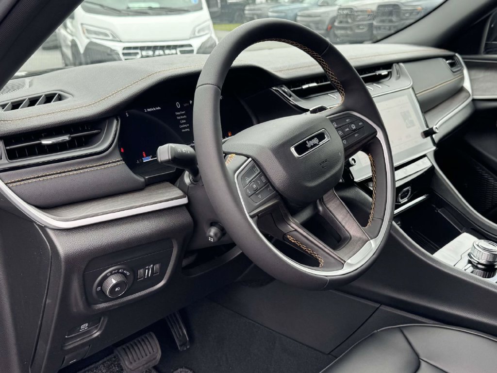 New 2026 Jeep Grand Cherokee Limited AWD/4WD image 2