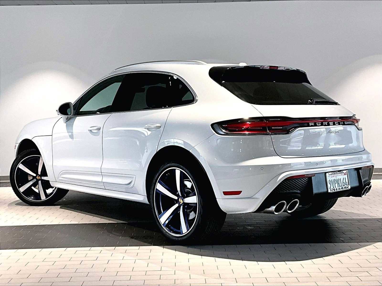 Used 2025 Porsche Macan image 3