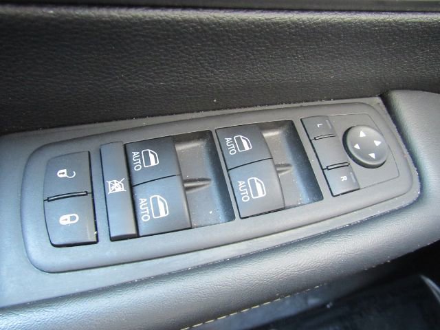 Used 2025 Chrysler Pacifica Select image 39