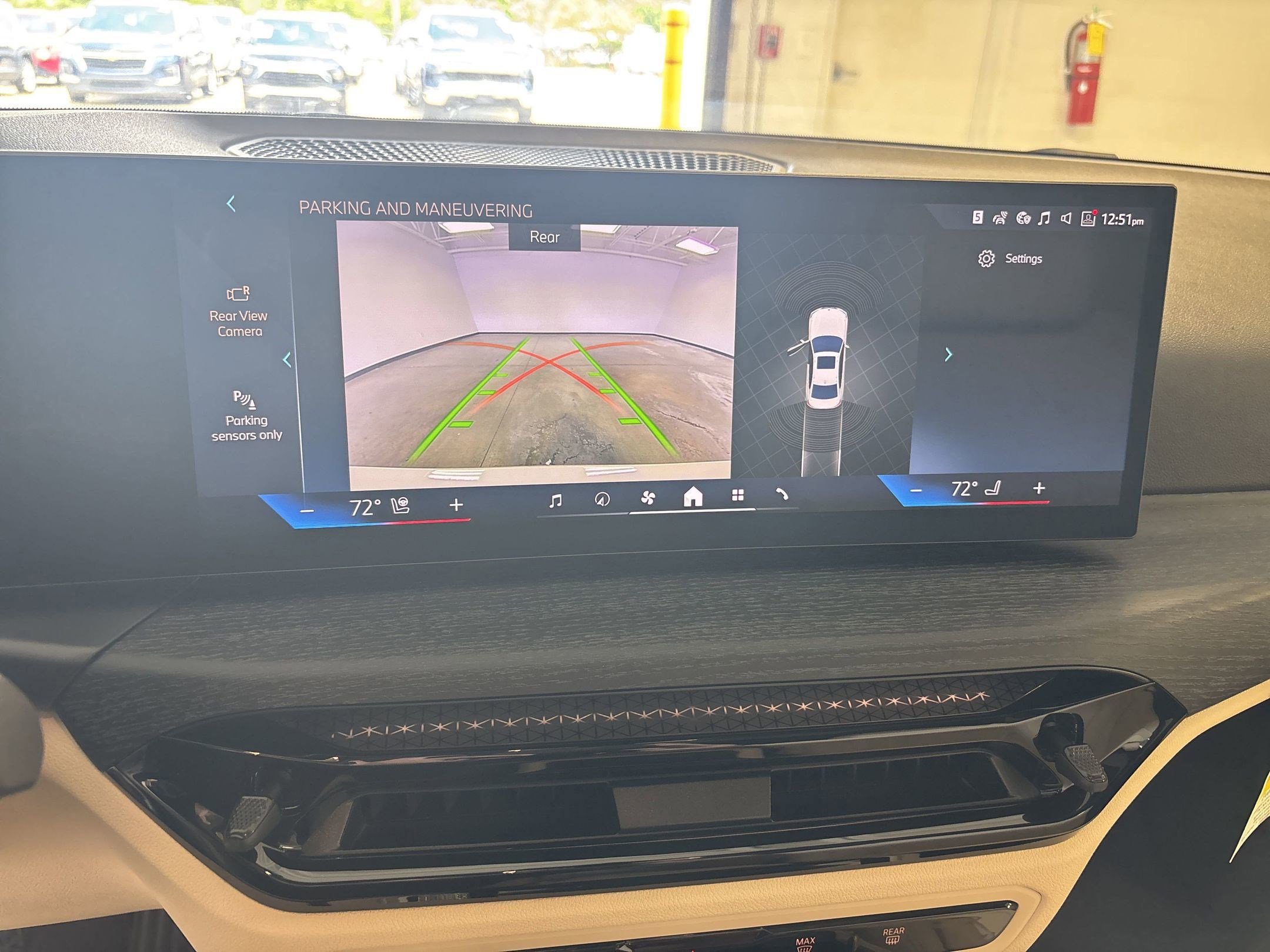 Used 2025 BMW 330i Sedan w/ Convenience Package image 30