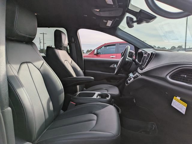 New 2025 Chrysler Pacifica Select image 34