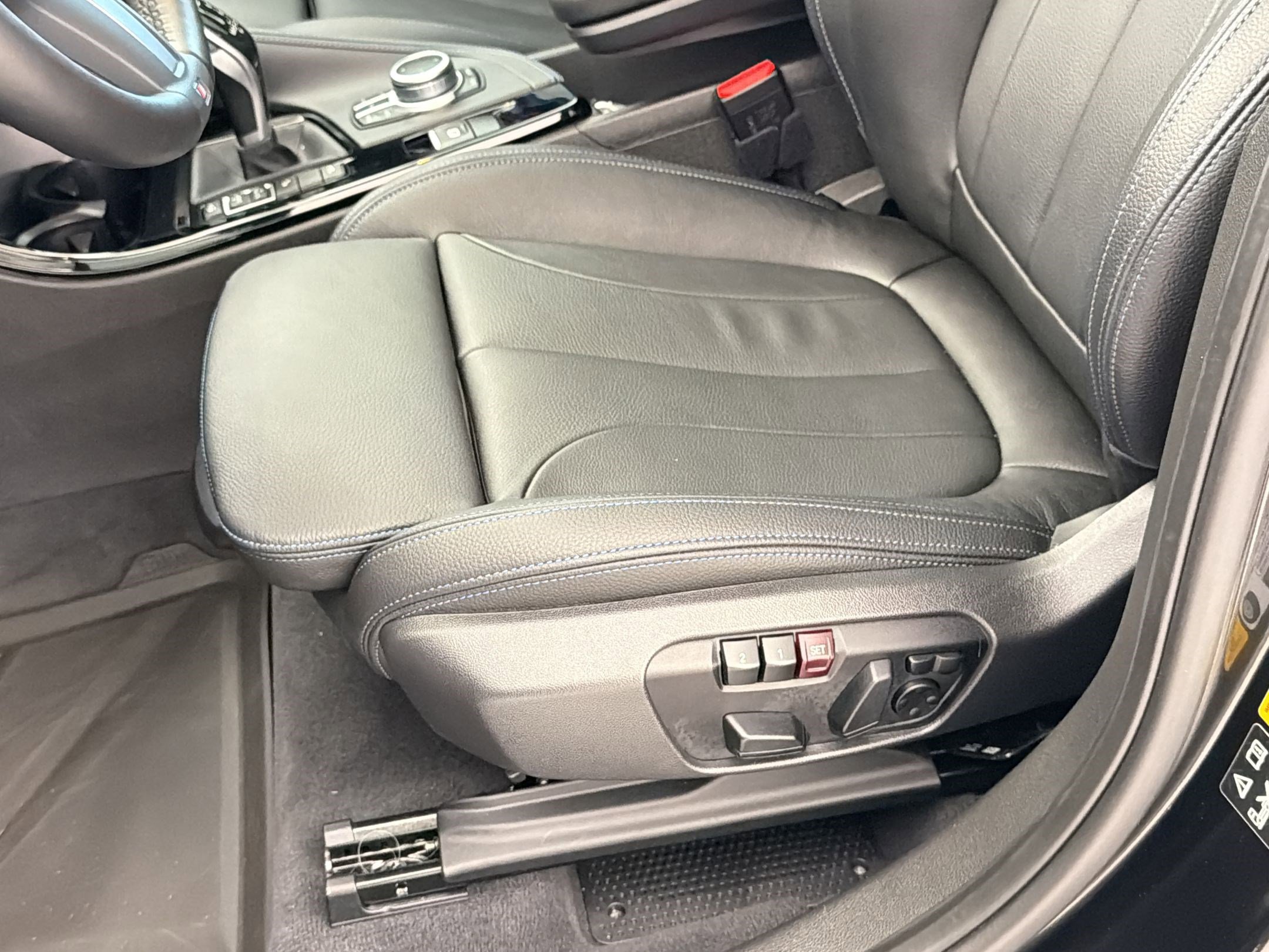 Used 2022 BMW X1 xDrive28i w/ M Sport Package AWD/4WD image 14