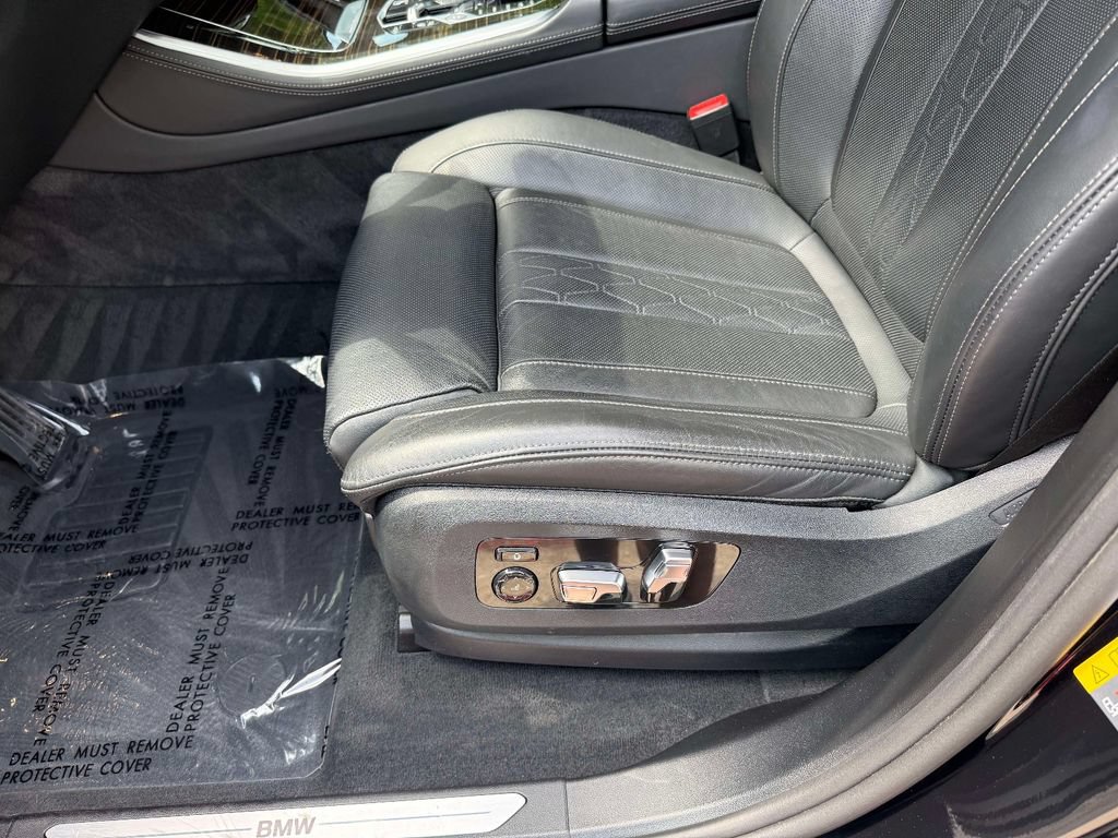 Used 2025 BMW X5 xDrive50e AWD/4WD image 3