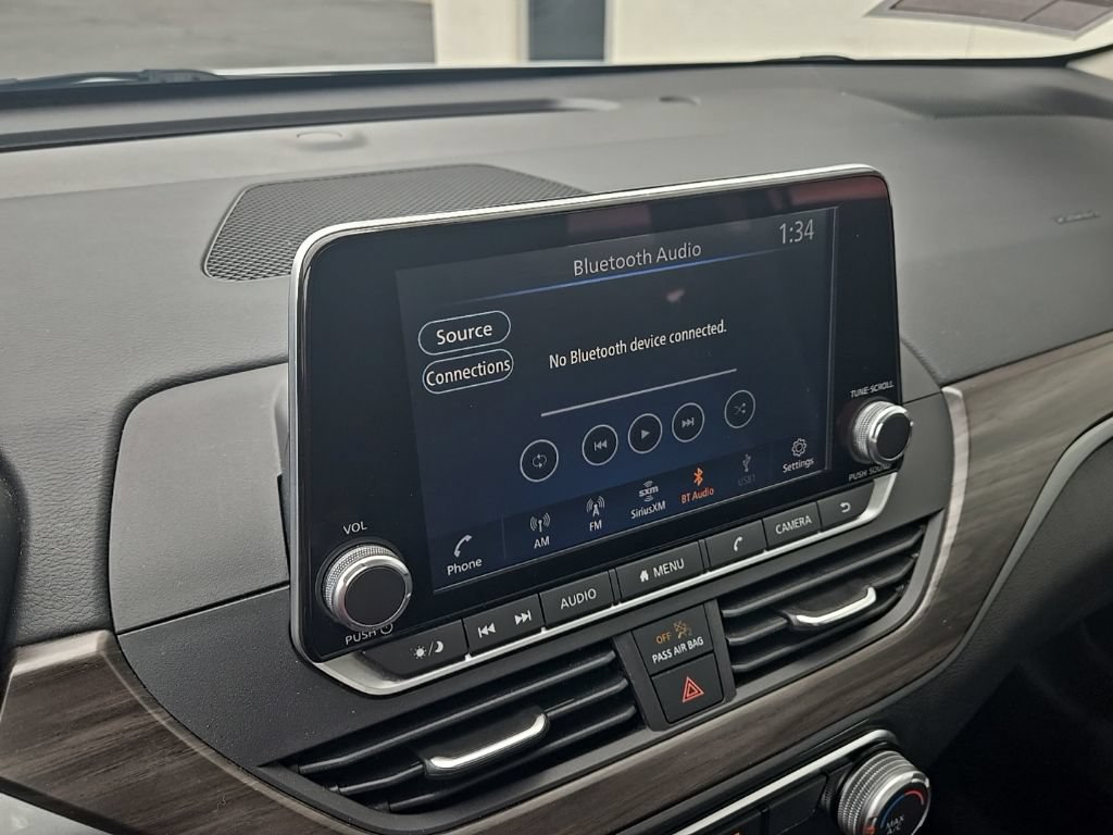 Used 2024 Nissan Altima 2.5 SV FWD image 21