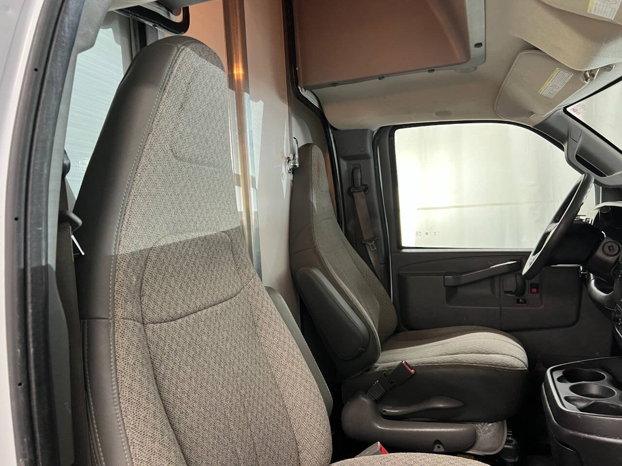 Used 2018 Chevrolet Express 3500 w/ Power Convenience Package RWD image 10