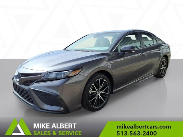 Used 2023 Toyota Camry SE image 3