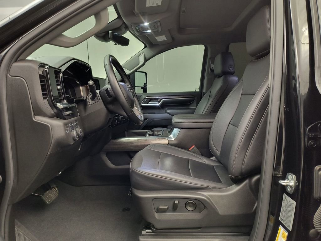 Used 2024 Chevrolet Silverado 3500 LTZ w/ LTZ Plus Package image 5