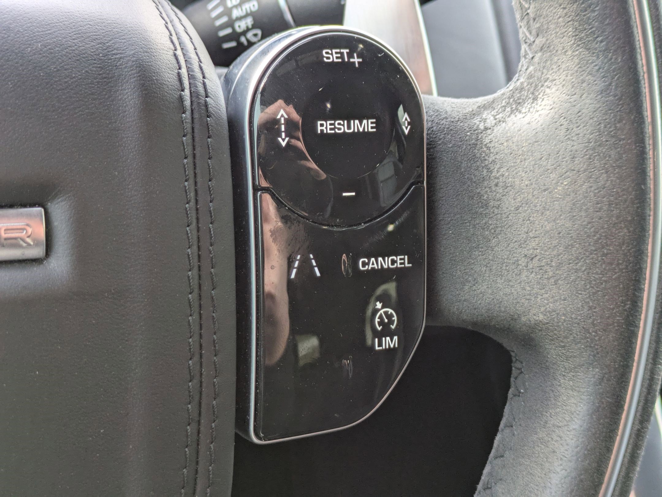 Used 2019 Land Rover Range Rover Sport HST image 16