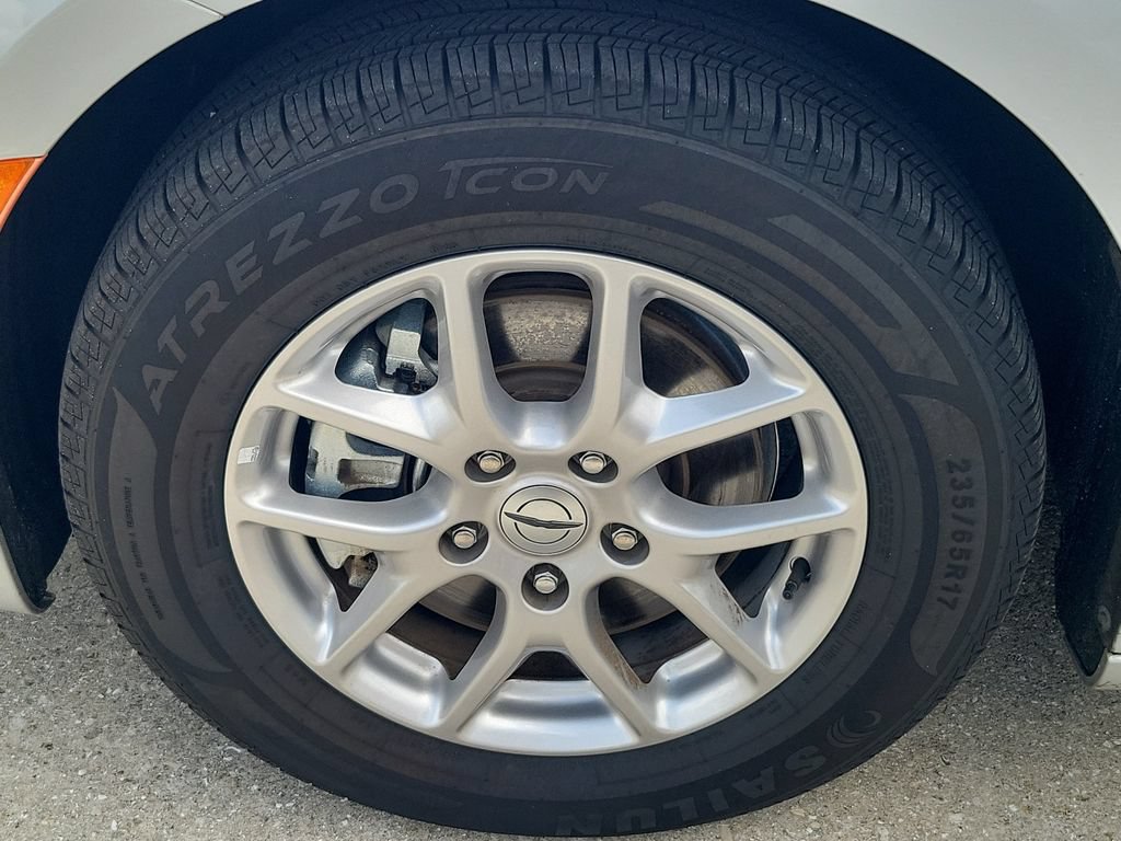 Used 2024 Chrysler Pacifica Touring-L FWD image 6