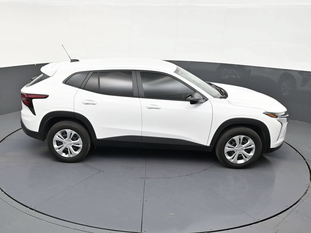 Used 2026 Chevrolet Trax LS FWD image 17