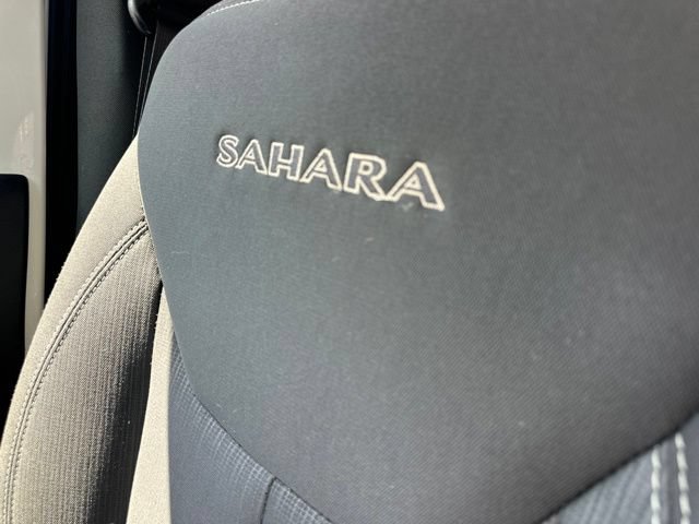 Used 2017 Jeep Wrangler Sahara w/ Connectivity Group AWD/4WD image 4