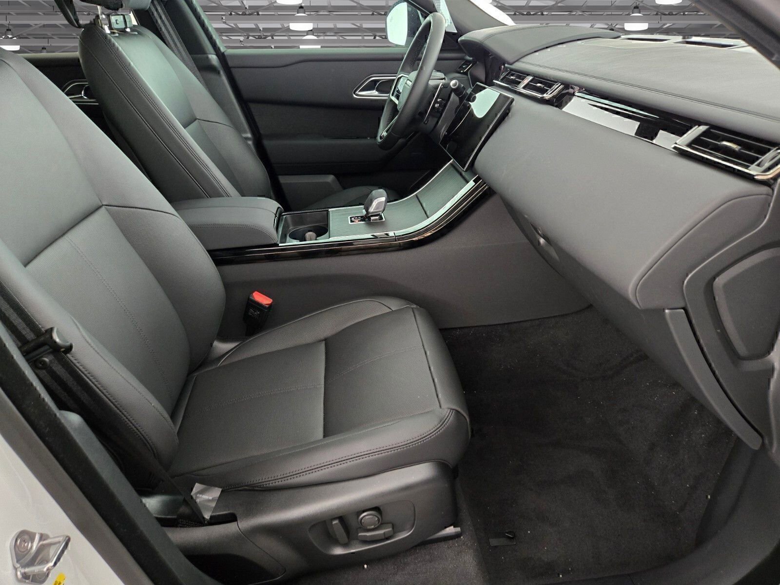 New 2026 Land Rover Range Rover Velar Dynamic SE image 3