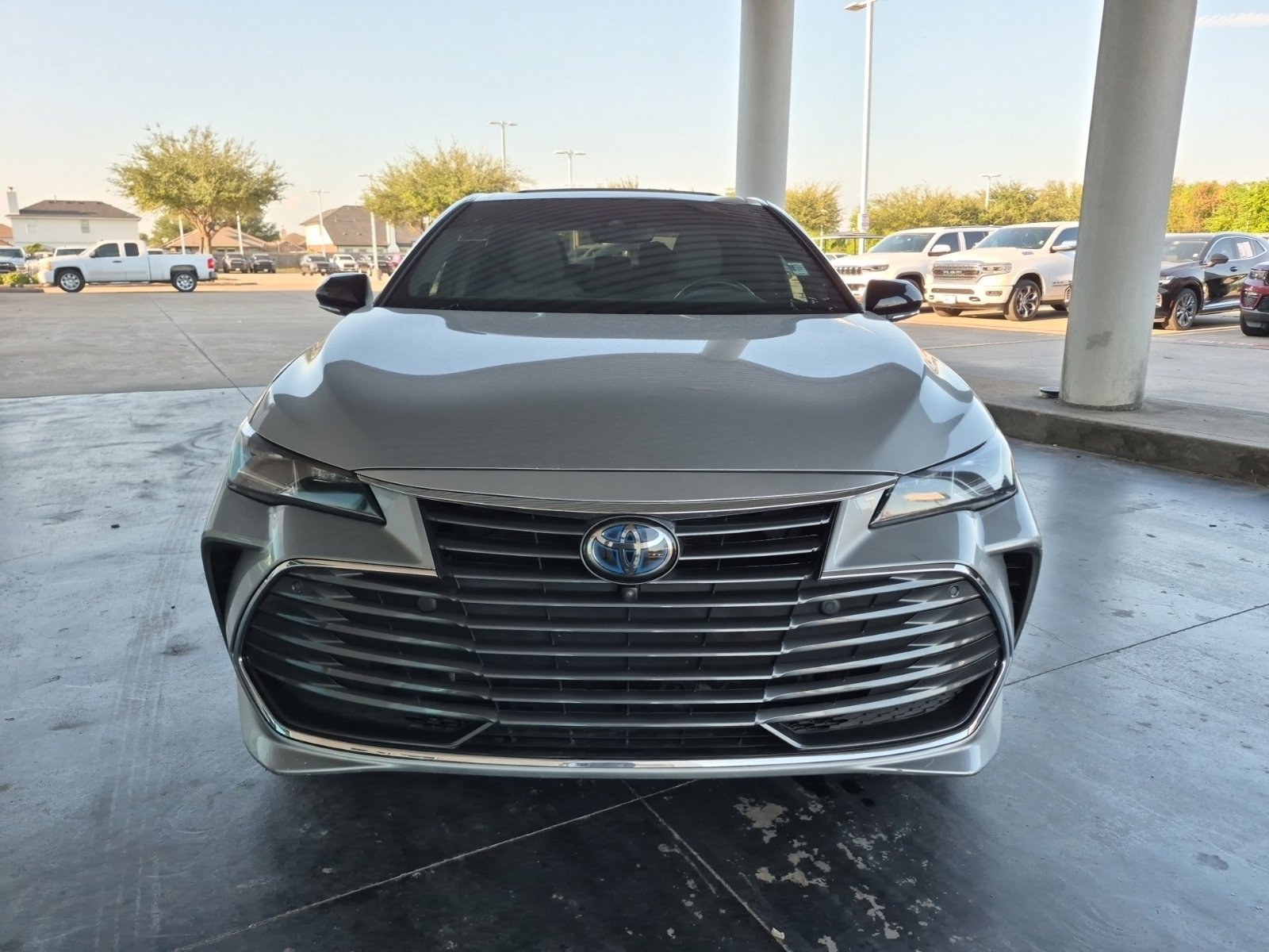 Used 2021 Toyota Avalon Limited w/ Advanced Safety Package FWD image 3