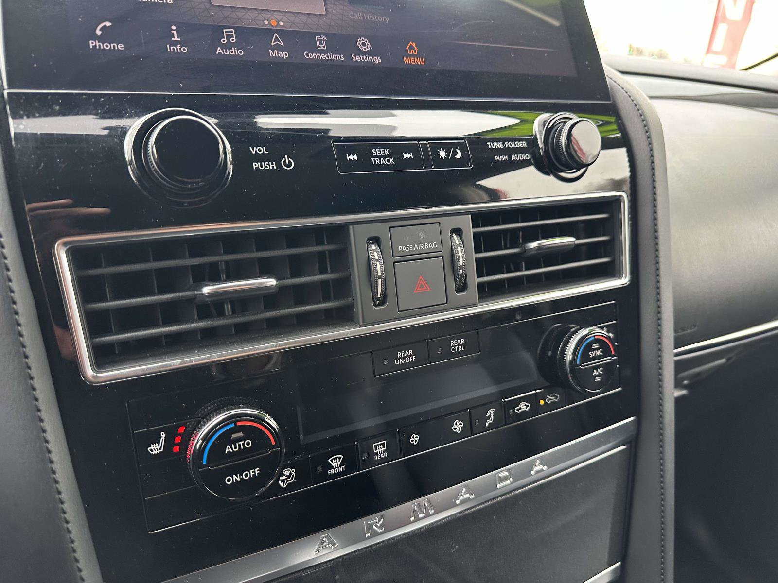 Used 2024 Nissan Armada SV image 23