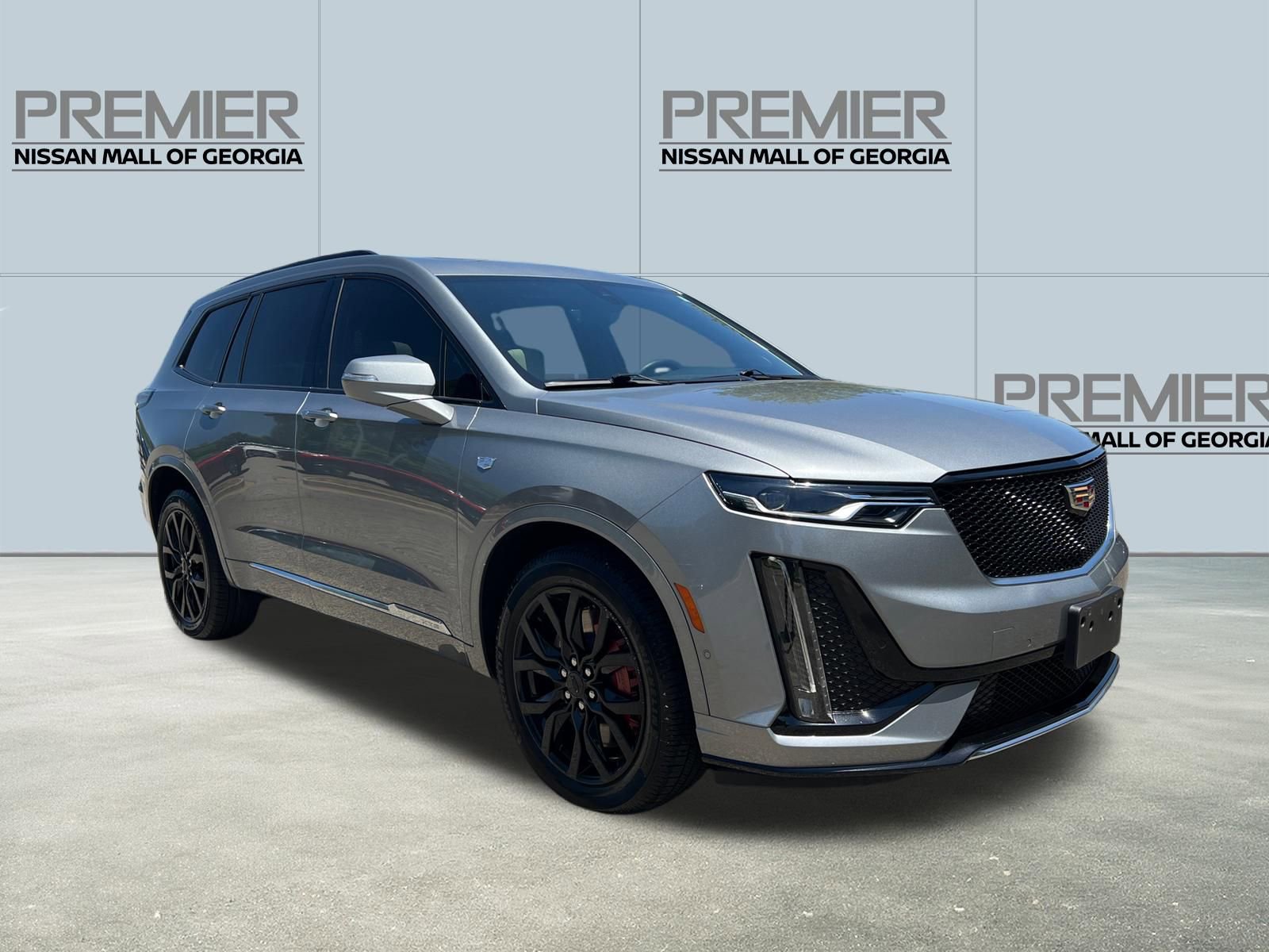 Used 2023 Cadillac XT6 Sport w/ Technology Package AWD/4WD image 3