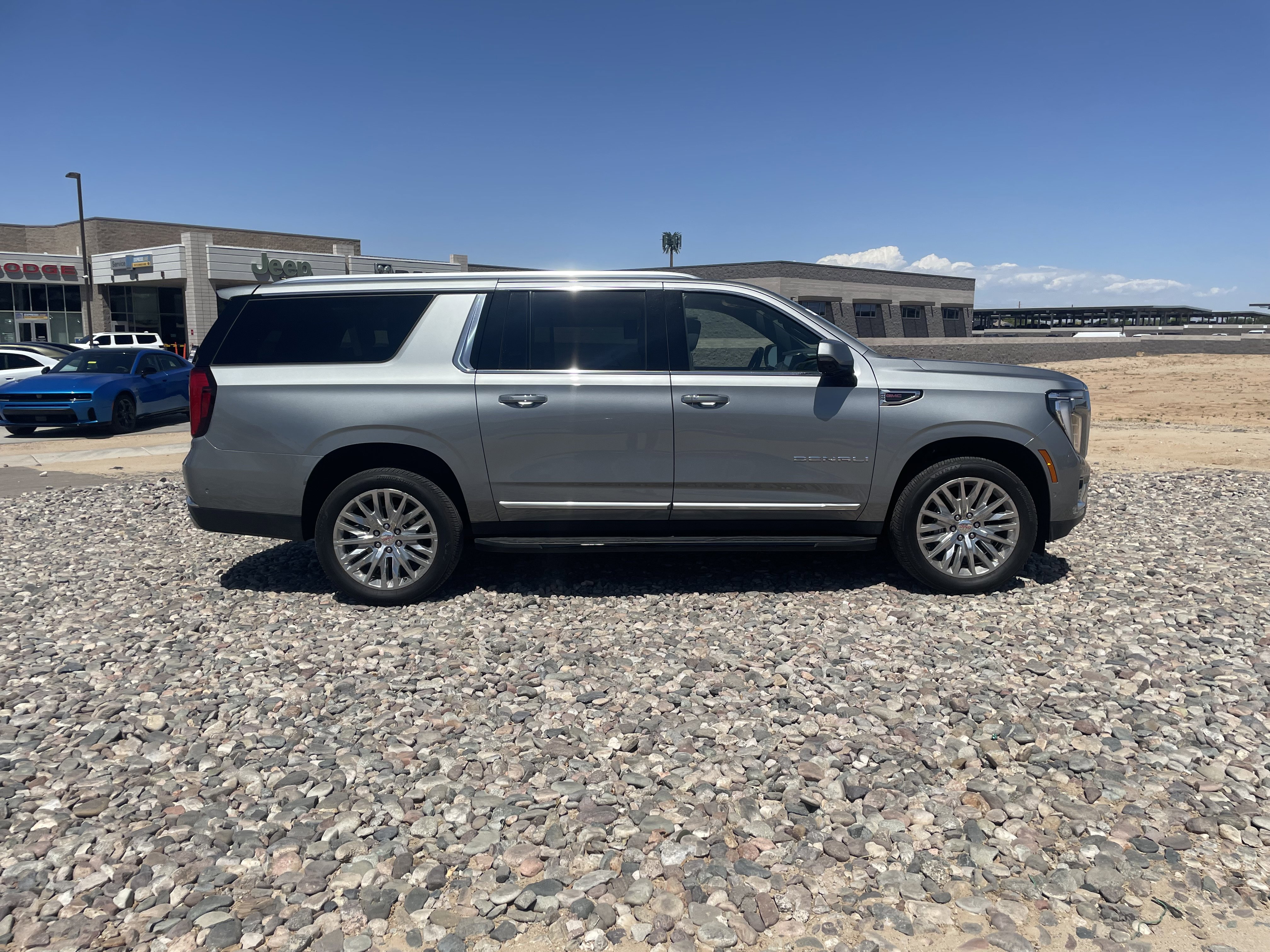 Used 2025 GMC Yukon XL Denali AWD/4WD image 6
