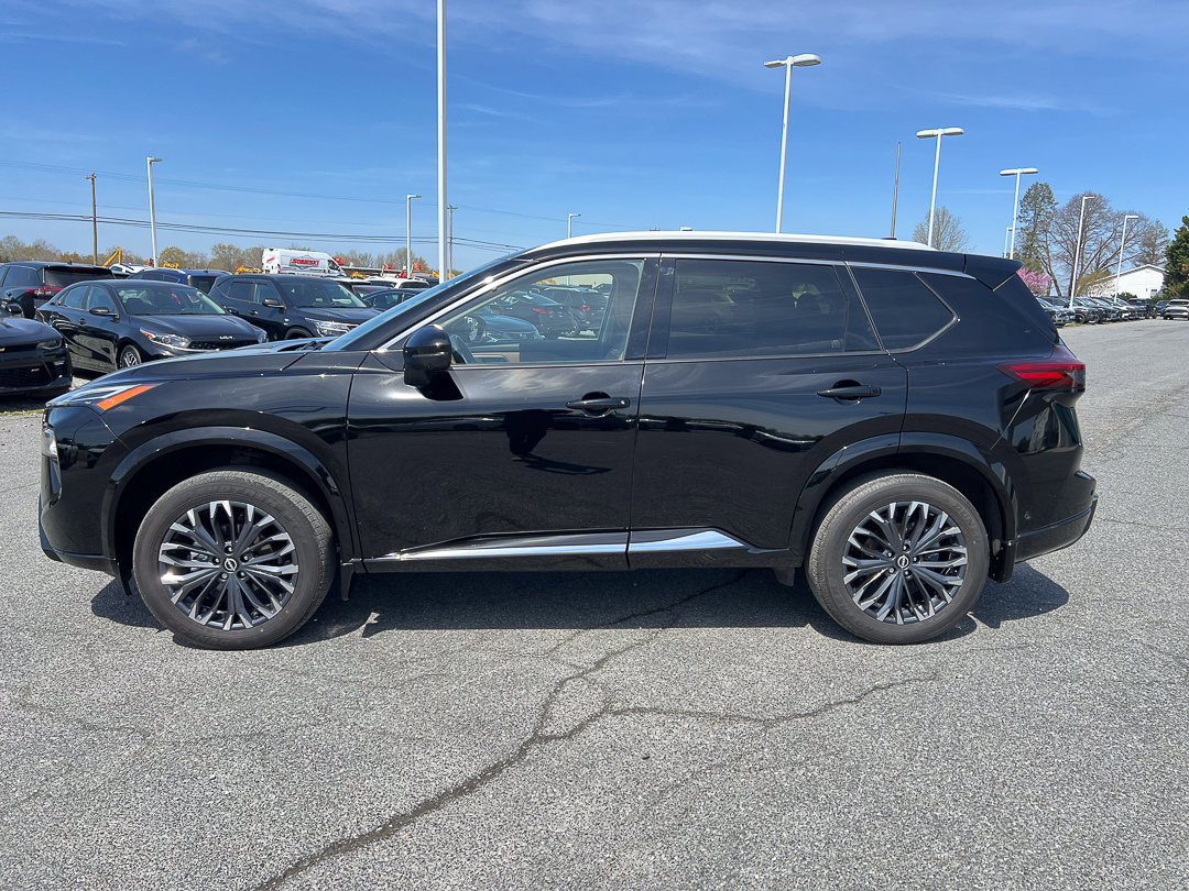 Used 2024 Nissan Rogue Platinum w/ Platinum Premium Package image 2