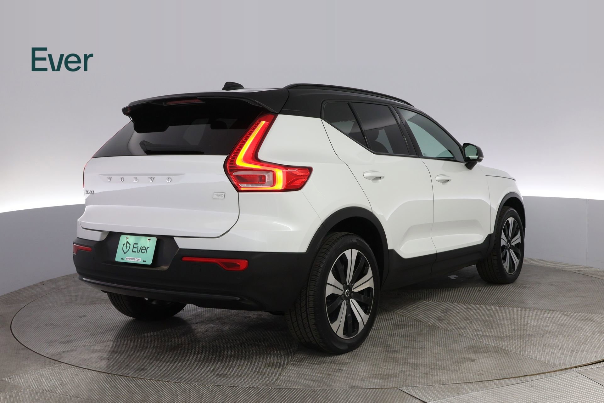 Used 2023 Volvo XC40 Recharge Plus w/ Protection Package Premier image 3