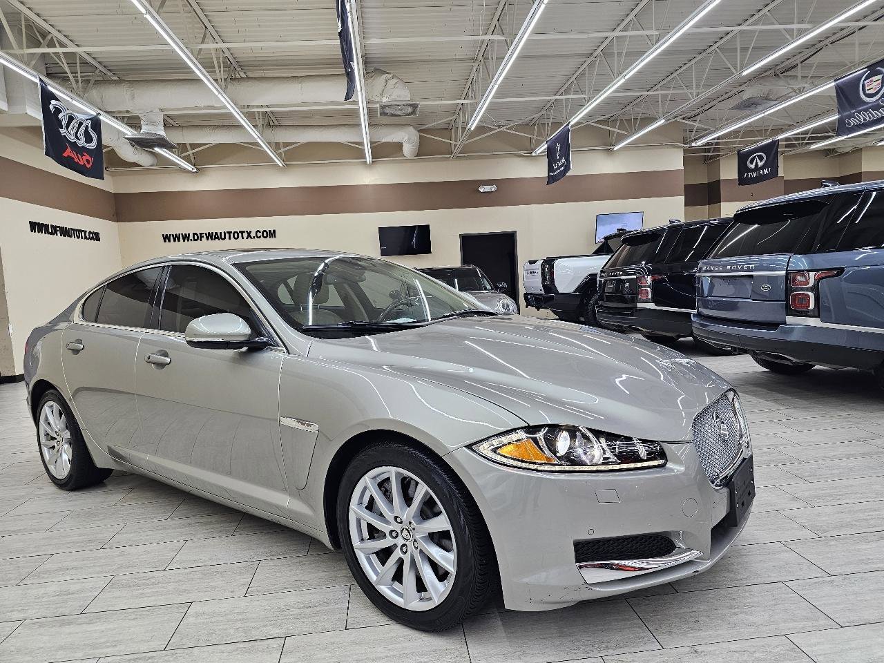 Used 2013 Jaguar XF image 4