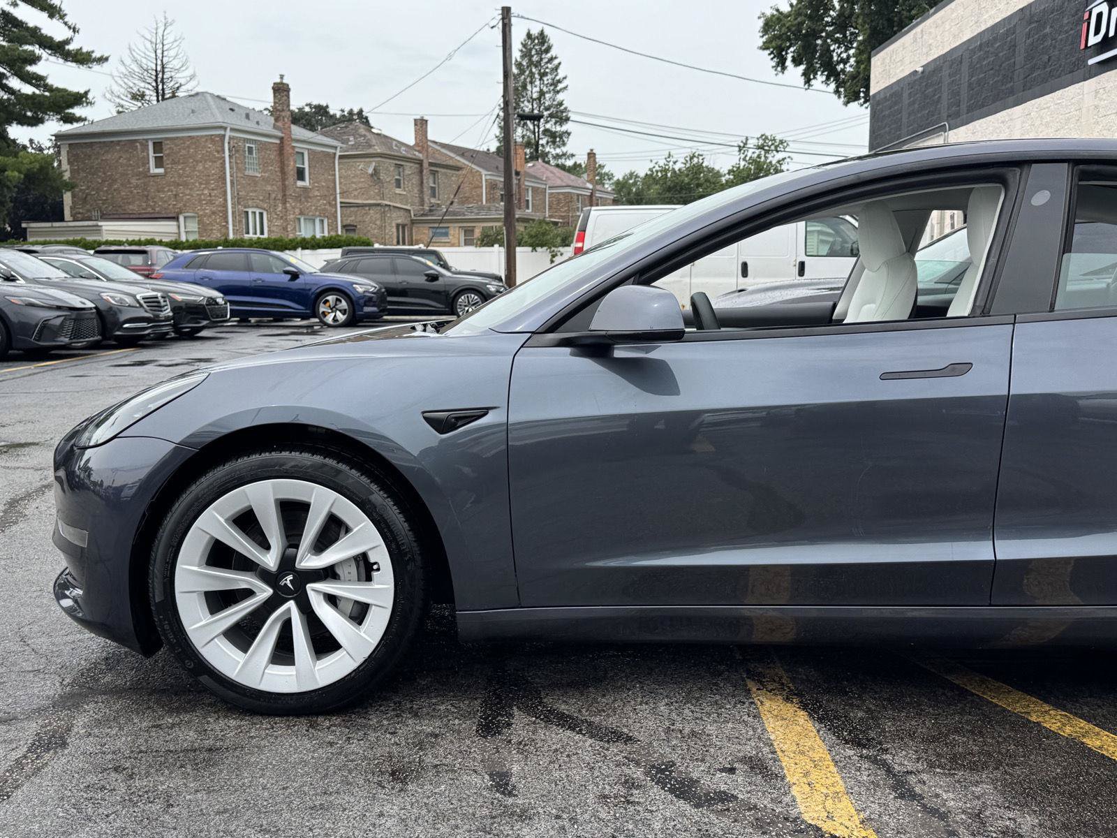 Used 2023 Tesla Model 3 Standard Range RWD image 4