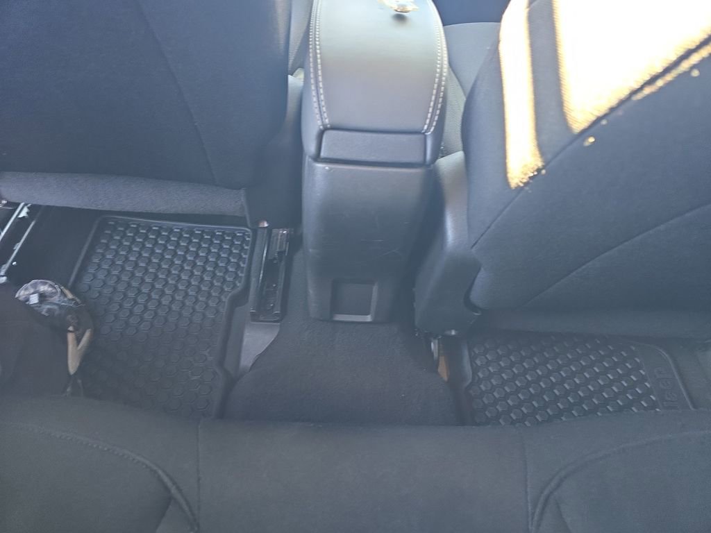 Used 2023 Jeep Renegade Latitude image 27