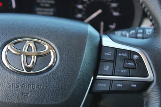 Used 2023 Toyota Sienna XLE w/ XLE Plus Package FWD image 18