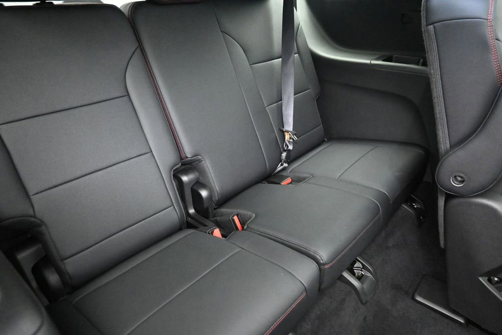 Used 2025 Chevrolet Traverse RS AWD/4WD image 11