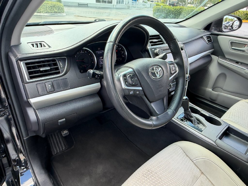 Used 2015 Toyota Camry SE FWD image 10