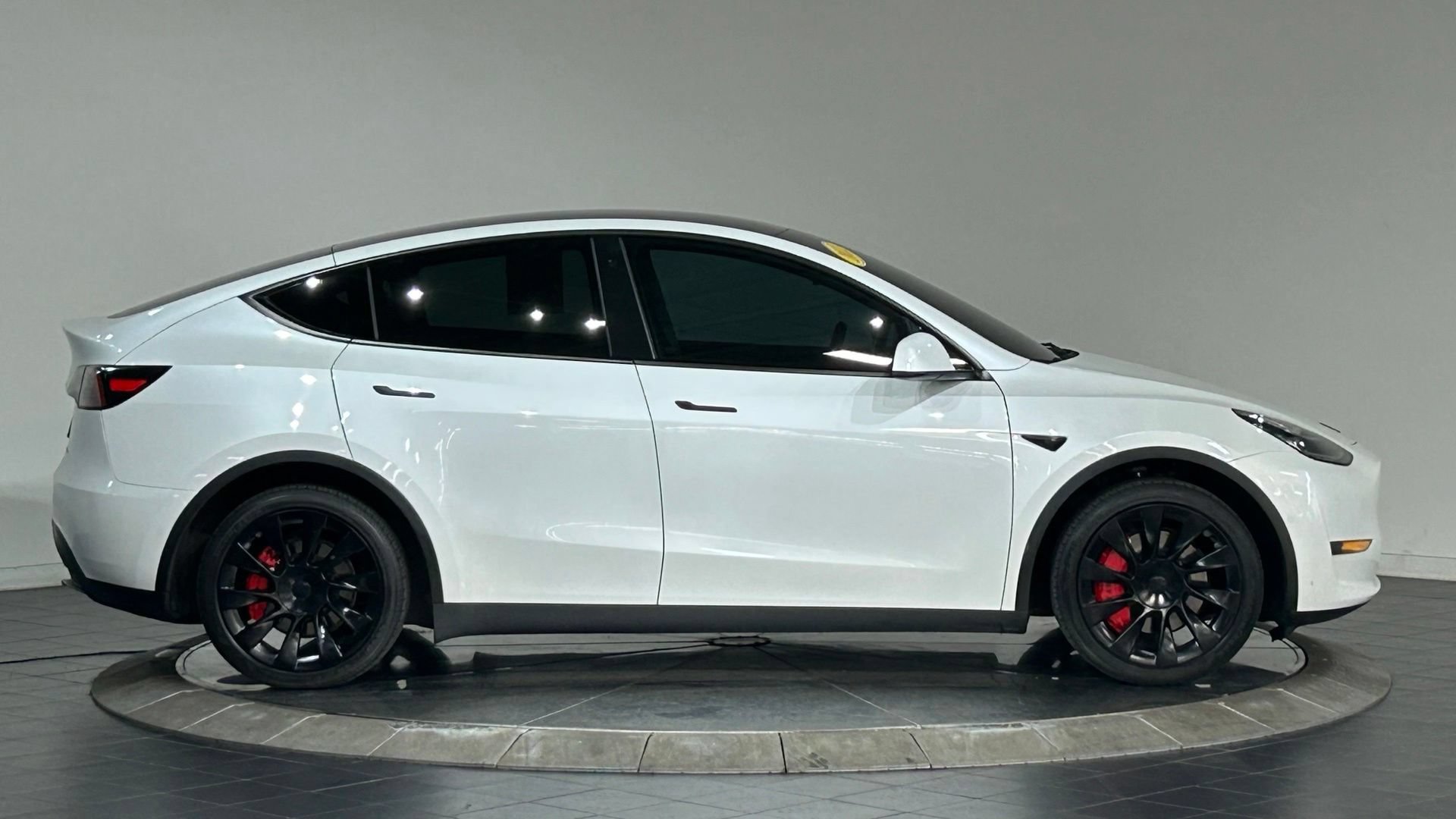 Used 2022 Tesla Model Y Long Range AWD/4WD image 11