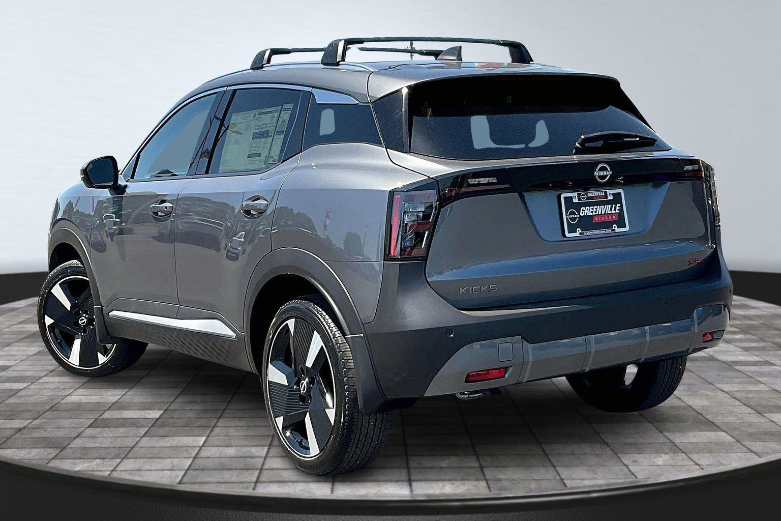 New 2025 Nissan Kicks SR image 4