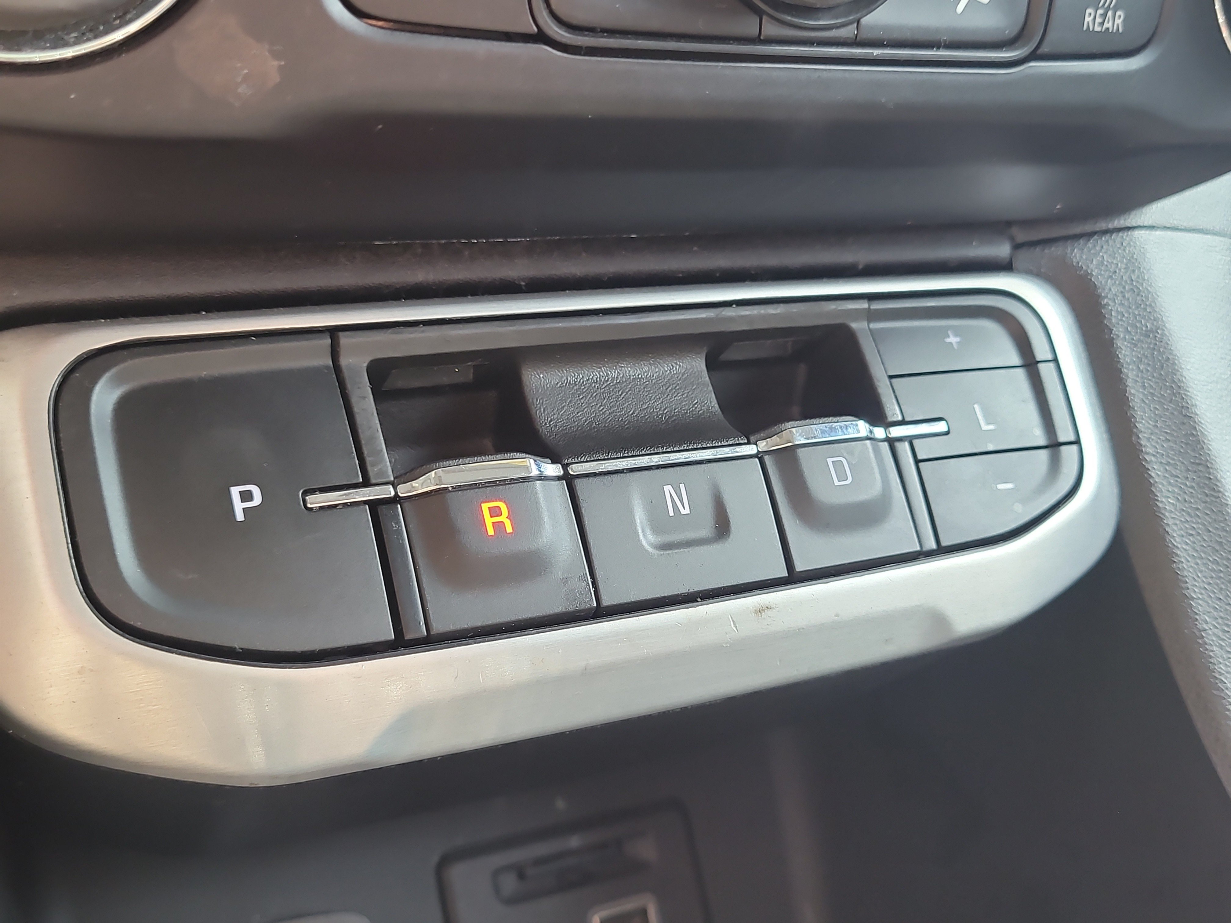 Used 2023 GMC Acadia SLE w/ Driver Convenience Package FWD image 27