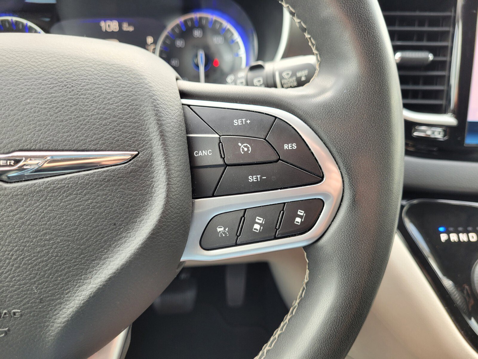 Used 2022 Chrysler Pacifica Touring-L image 29