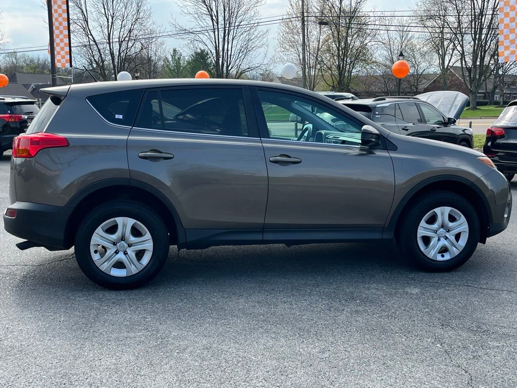Used 2015 Toyota RAV4 LE AWD/4WD image 9