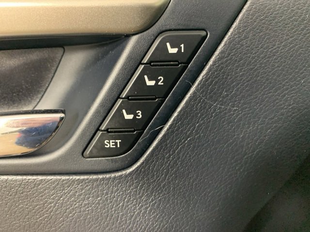 Used 2021 Lexus RX 350L Premium w/ Premium Package image 21