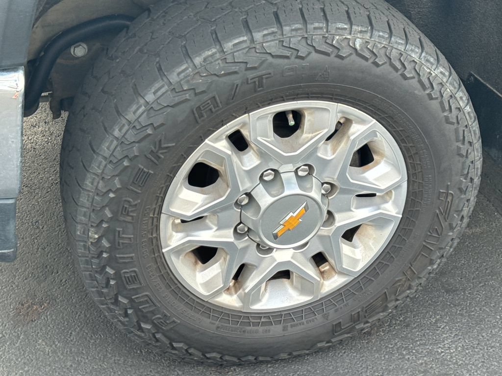 Used 2022 Chevrolet Silverado 2500 LT AWD/4WD image 9