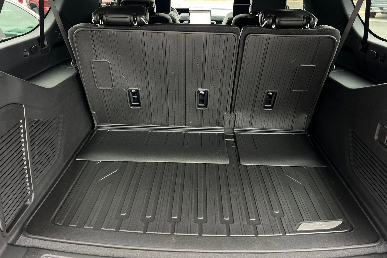 New 2026 GMC Yukon XL AT4 Ultimate AWD/4WD image 16