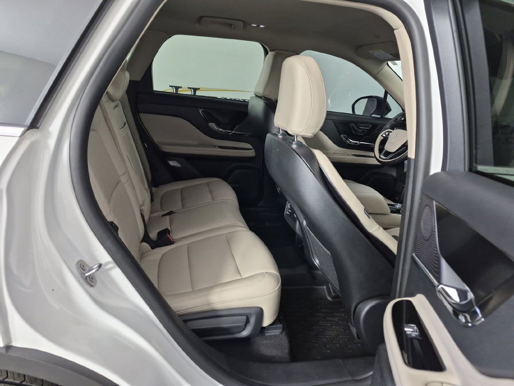 Used 2025 Lincoln Corsair FWD image 33