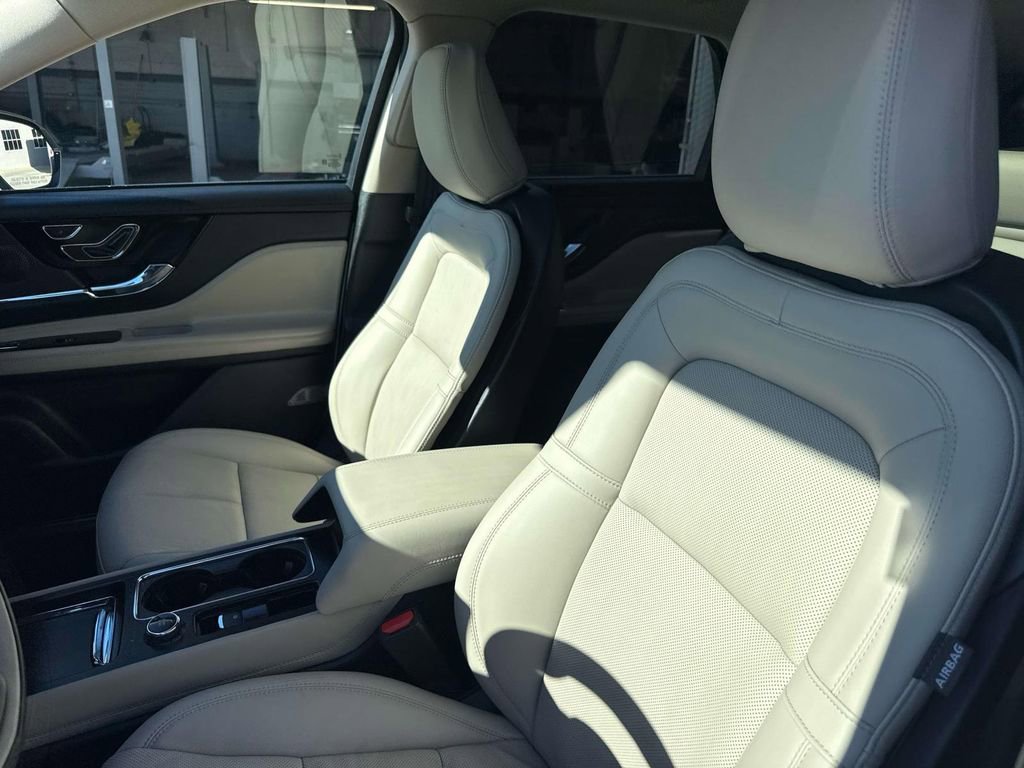 Used 2025 Lincoln Corsair Reserve image 24