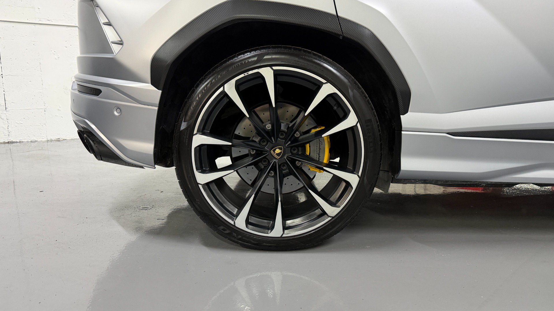 Used 2022 Lamborghini Urus AWD/4WD image 38