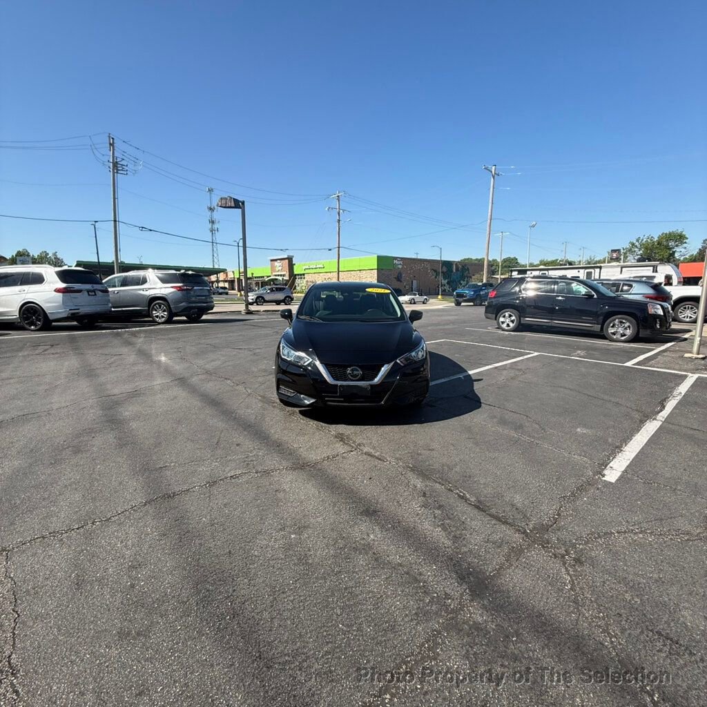 Used 2021 Nissan Versa SV FWD image 4
